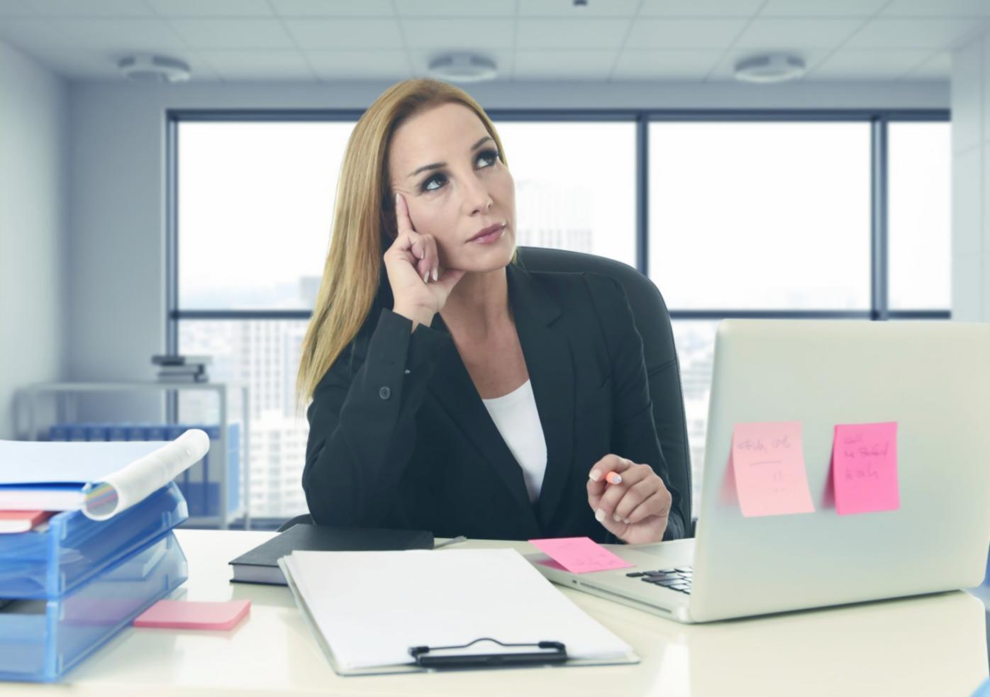 Espacio de aprendizaje interactivo mostrando herramientas de cálculo financiero